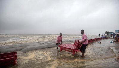 Cyclone floods coastal villages and cuts power in Bangladesh, where 800,000 had evacuated | World News - The Indian Express