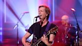 Kevin Bacon, Kyra Sedgwick Serenade Farm Animals With Beyoncé’s ‘Texas Hold ‘Em’