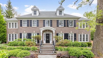 The famous 'Home Alone' house is for sale and is that ... a Wisconsin Badgers theme?