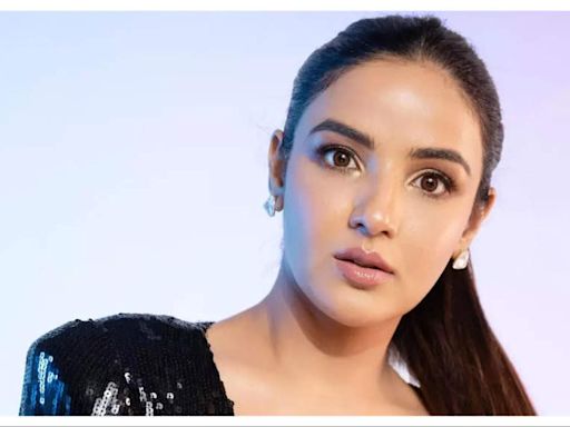 Jasmine Bhasin: My vision is back and I can now carry on with my daily routine | - Times of India