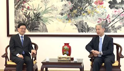 李家超轉抵柬埔寨訪問 與中國駐柬大使汪文斌會面 - RTHK