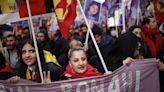 Miles de manifestantes en París piden que se aclaren los asesinatos de kurdos