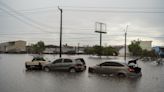 Una Porto Alegre aún inundada recupera los vuelos comerciales desde una base militar