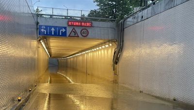 北市豪雨信義路地下道管制 北捷忠孝復興站天花板漏水