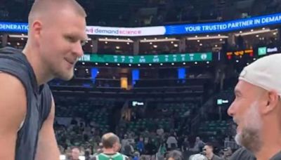 El saludo de Kristaps Porzingis a Pep Guardiola antes del primer partido de las Finales de la NBA 2024: "¡Hola, Pep!"