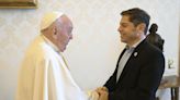 Axel Kicillof volvió feliz de ver al Papa Francisco, mientras que Javier Milei llama a peronistas para que se le sumen