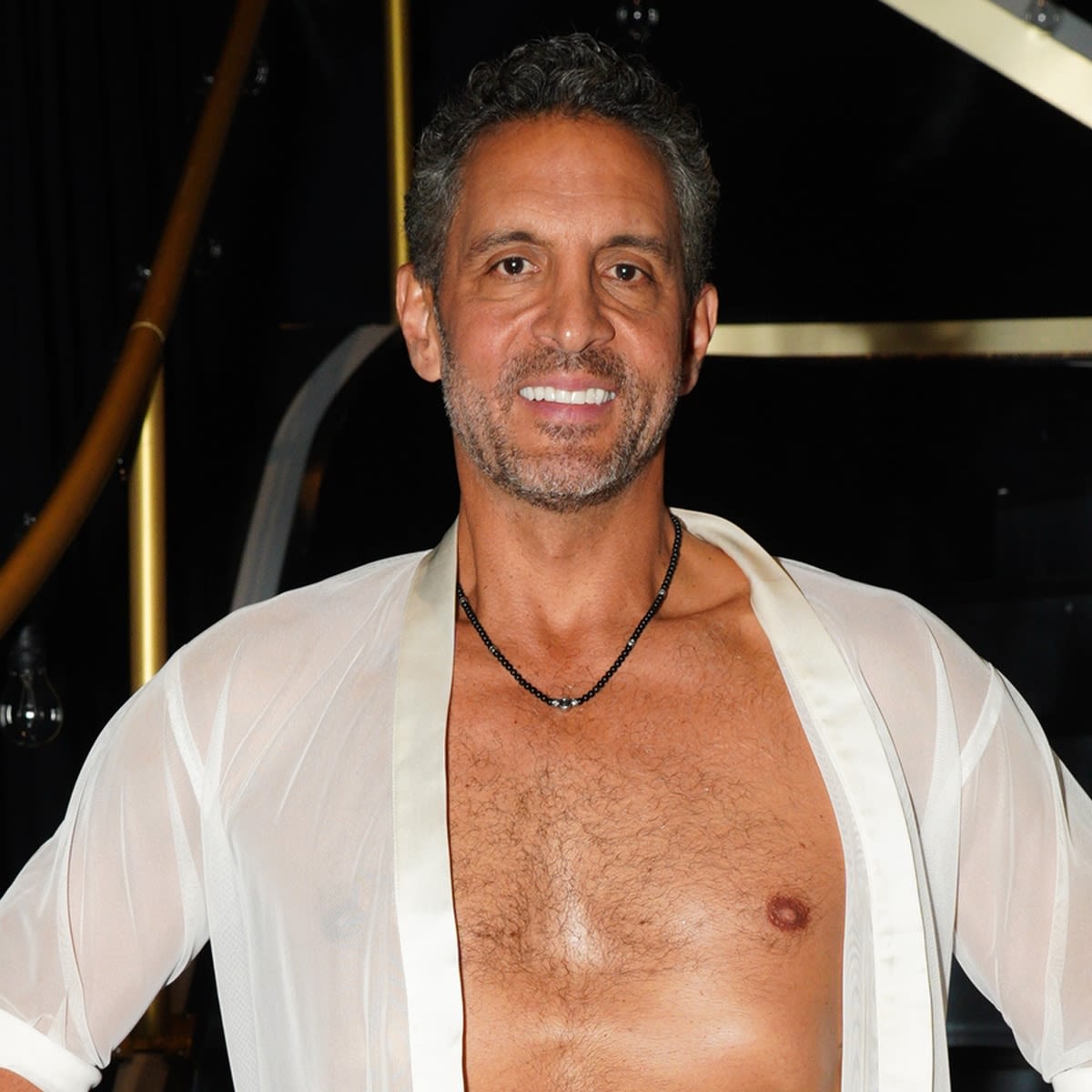 Mauricio Umansky Spotted Kissing New Woman Amid Kyle Richards Split