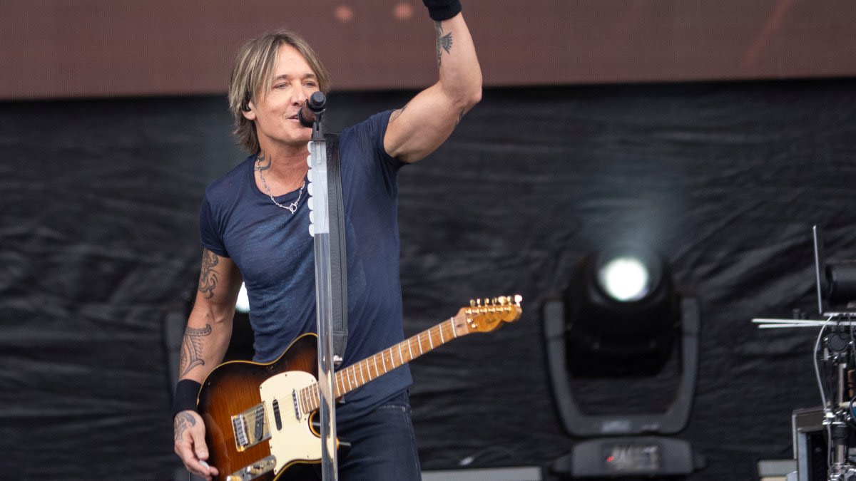 Keith Urban is holding a surprise Chicago concert after NASCAR Street Race weekend -- and tickets are about to go on sale