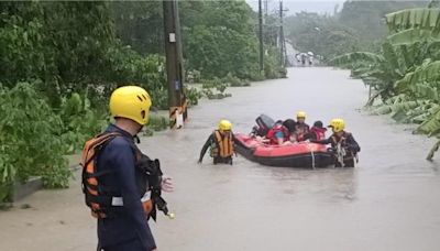 凱米重創台南！台南左鎮變孤島10人受困 緊急出動橡皮艇救援 - 社會