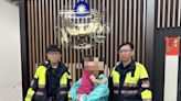 三歲幼童雨中徘徊 板橋警熱心助安全返家