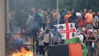 La furia xenófoba se extiende en Gran Bretaña: ¿Rusia está detrás del estallido de violencia?