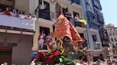 Pamplona honra a San Fermín en una multitudinaria procesión en el día grande de las fiestas