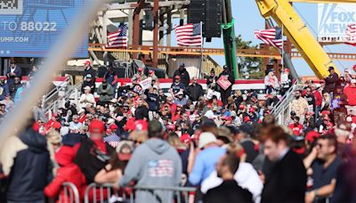 Massive Trump beach rally in deep-blue NJ draws stark contrast to Biden's beach weekend: 'Biden could never'