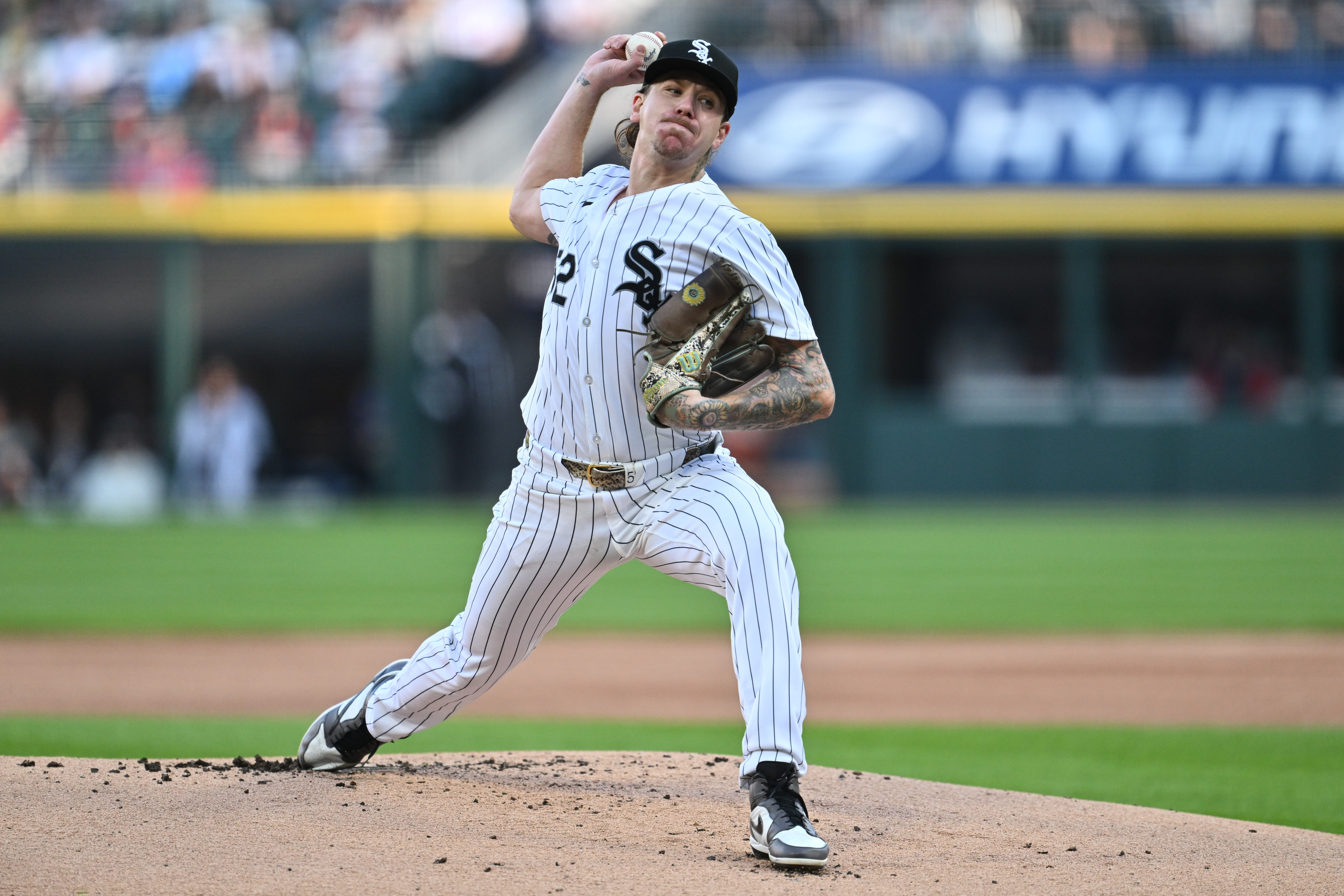 Mike Clevinger combines with 3 relievers on a 4-hitter as the White Sox beat the Guardians