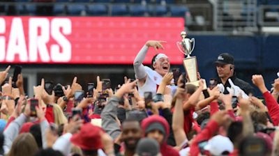 Facing an uncertain future, Washington State is controlling its own narrative by winning on the field