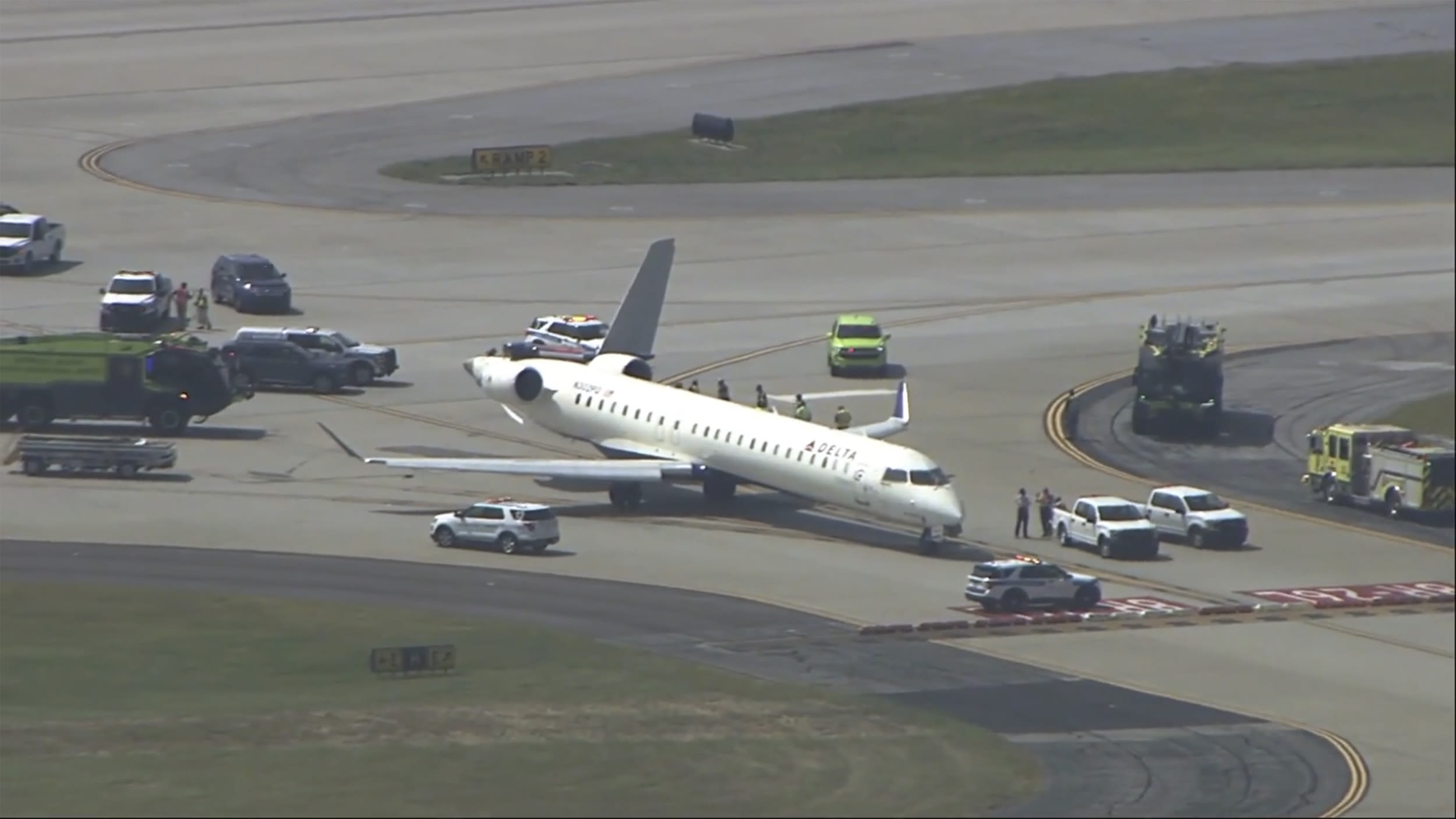 Delta jet’s wing severs tail of another plane on Atlanta taxiway