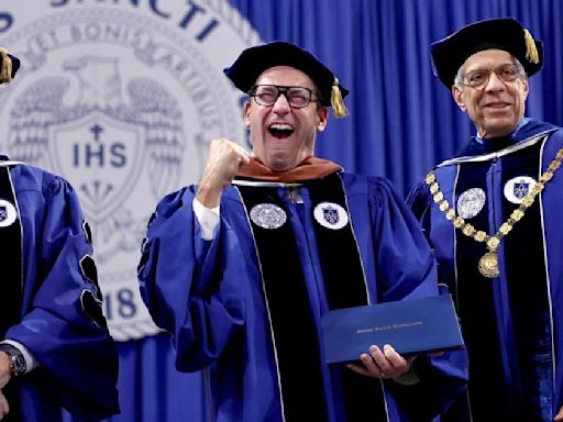 Jon Hamm tells SLU graduates that failure can lead to success