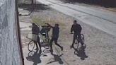 Video: ladrones le pusieron un arma en la cabeza a un delivery y le robaron hasta la bicicleta