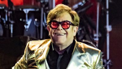 Sir Elton John vende su ropa en eBay para recaudar fondos con fines benéficos