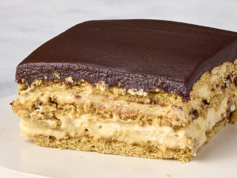 My No-Bake Chocolate Peanut Butter “Éclair Cake” Tastes Just Like a Reese’s Cup