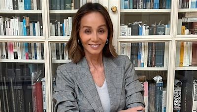 El traje gris de Isabel Preysler es el más elegante para una comida de domingo con amigas