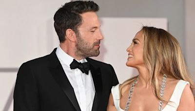 Ben Affleck loses temper at paparazzi outside his and Jennifer Lopez’s house; Watch video