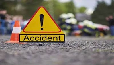 Three injured as car, tempo collide on Manjari Mundhwa Road