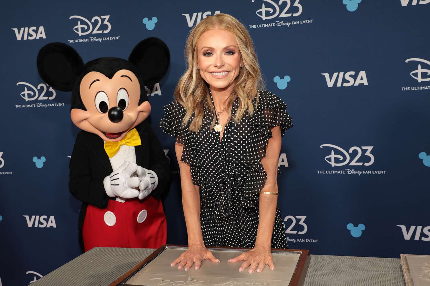 Kelly Ripa Avoided Eye Contact with 'Teary-Eyed' Mark Consuelos at Disney Legends Ceremony: 'Didn't Want to Be Emotional'