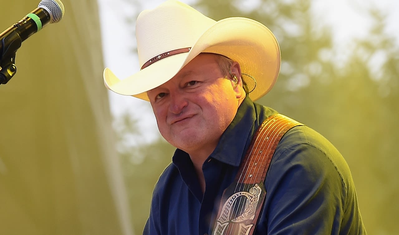 Country music icon returning to stage after near-death experience last month