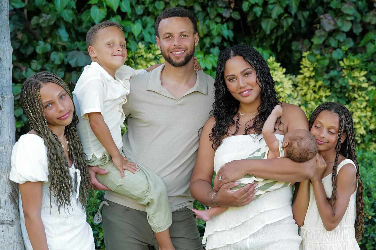 Ayesha Curry Shares First Photo of Her and Husband Stephen's 'Little Family' of 6: 'So Grateful'