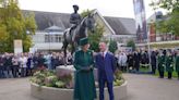 Queen unveils statue of Frankie Dettori at Ascot Racecourse