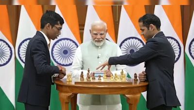 Watch: PM Narendra Modi Enjoys R Praggnanandhaa vs Arjun Erigaisi Bullet Chess Clash | Chess News