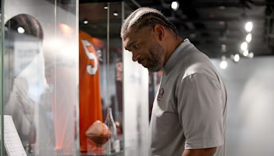 Draft a QB? Panthers fortunate they didn't in taking 1st-ballot Hall of Famer Julius Peppers