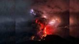 Vulcão entra em erupção na Indonésia e pode provocar tsunami; veja vídeos