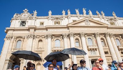 Pope Francis unveils plan for Vatican to go solar