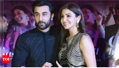 Throwback: When Ranbir Kapoor dozed off on a flight, and Anushka Sharma did THIS! pic inside | Hindi Movie News - Times of India