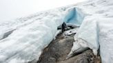 Un glaciar quebrado por las temperaturas récord en Colombia