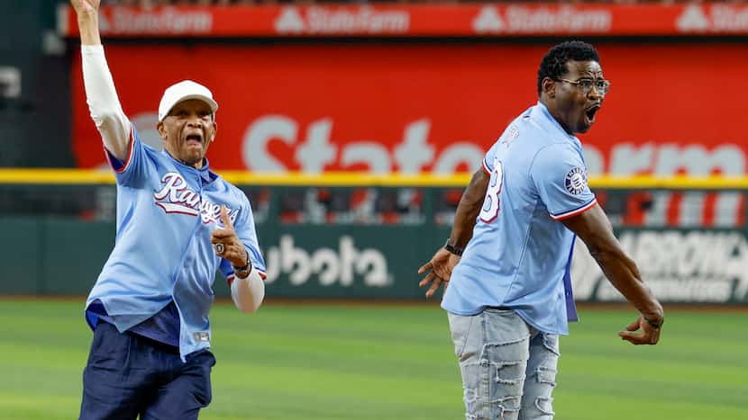 Watch: Cowboys legends Michael Irvin, Drew Pearson throw first pitch at Rangers game