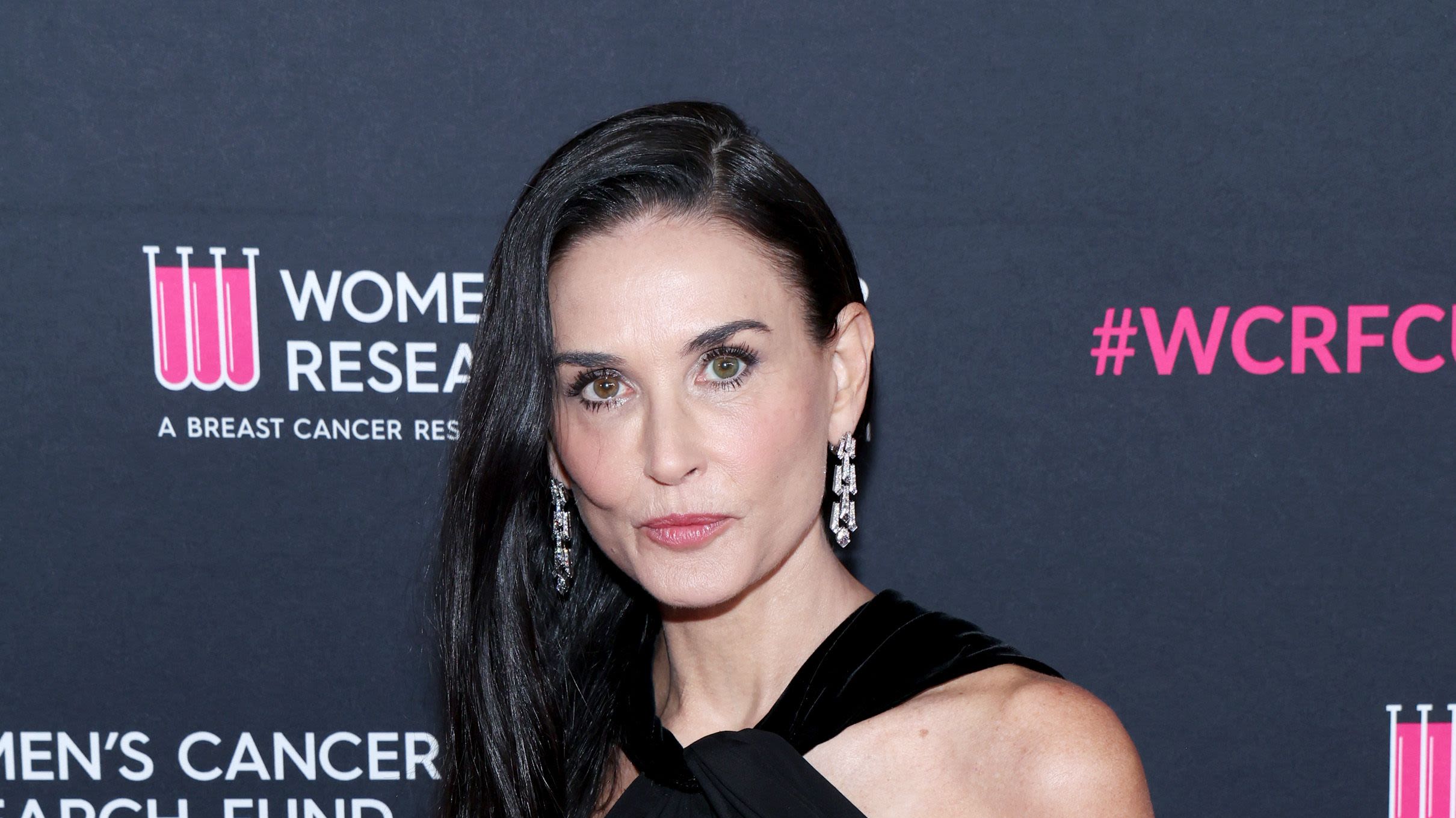 Demi Moore, 61, and Kelly Ripa, 53, Talk ‘Loose Skin’ and Aging in Raw Interview