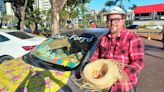 'Uber do forró': Motorista de aplicativo oferece viagens em clima de festa junina