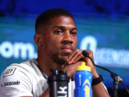 Anthony Joshua threatens to ‘put chair’ across Daniel Dubois’ face in tense interview