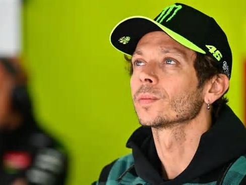 Rossi alucina con Acosta: "Es un rookie, acaba de llegar y todos le están siguiendo ya"