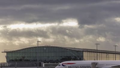 London Airports See Hundreds of Flight Delays Amid Bad Weather