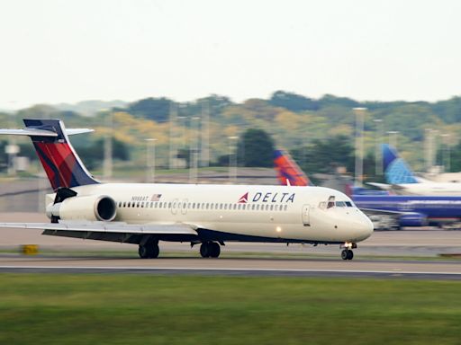 California mom arrested after allegedly abusing 2-year-old on Delta flight from Mexico