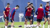Araujo reaparece en la sesión del Barça previa a Almería