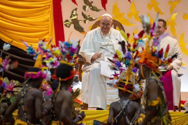 Pope Francis Asks Papua New Guinea Catholics to Spread the Gospel to ‘Peripheries’