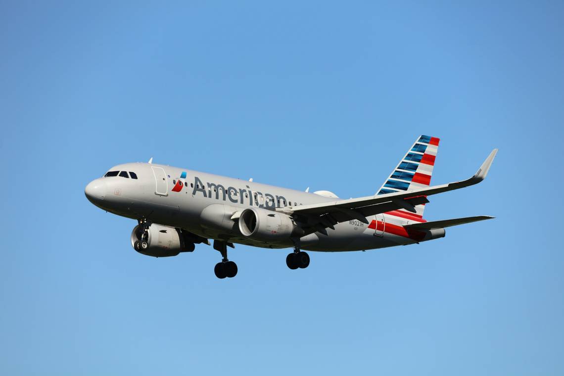 Man gives 14-year-old rum on American Airlines flight, sexually abuses her, feds say