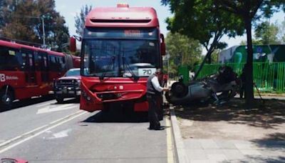 Accidente entre Metrobús y auto en Gustavo A. Madero