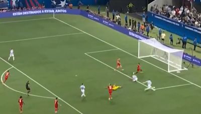 Argentina - Canadá: el gol de Julián Álvarez y la atajada salvadora de Dibu Martínez