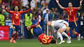 ¡Golpazo para La Roja! Pedri se lesiona tras una entrada de Kroos y deja el España - Alemania reemplazado por Dani Olmo | Goal.com Chile